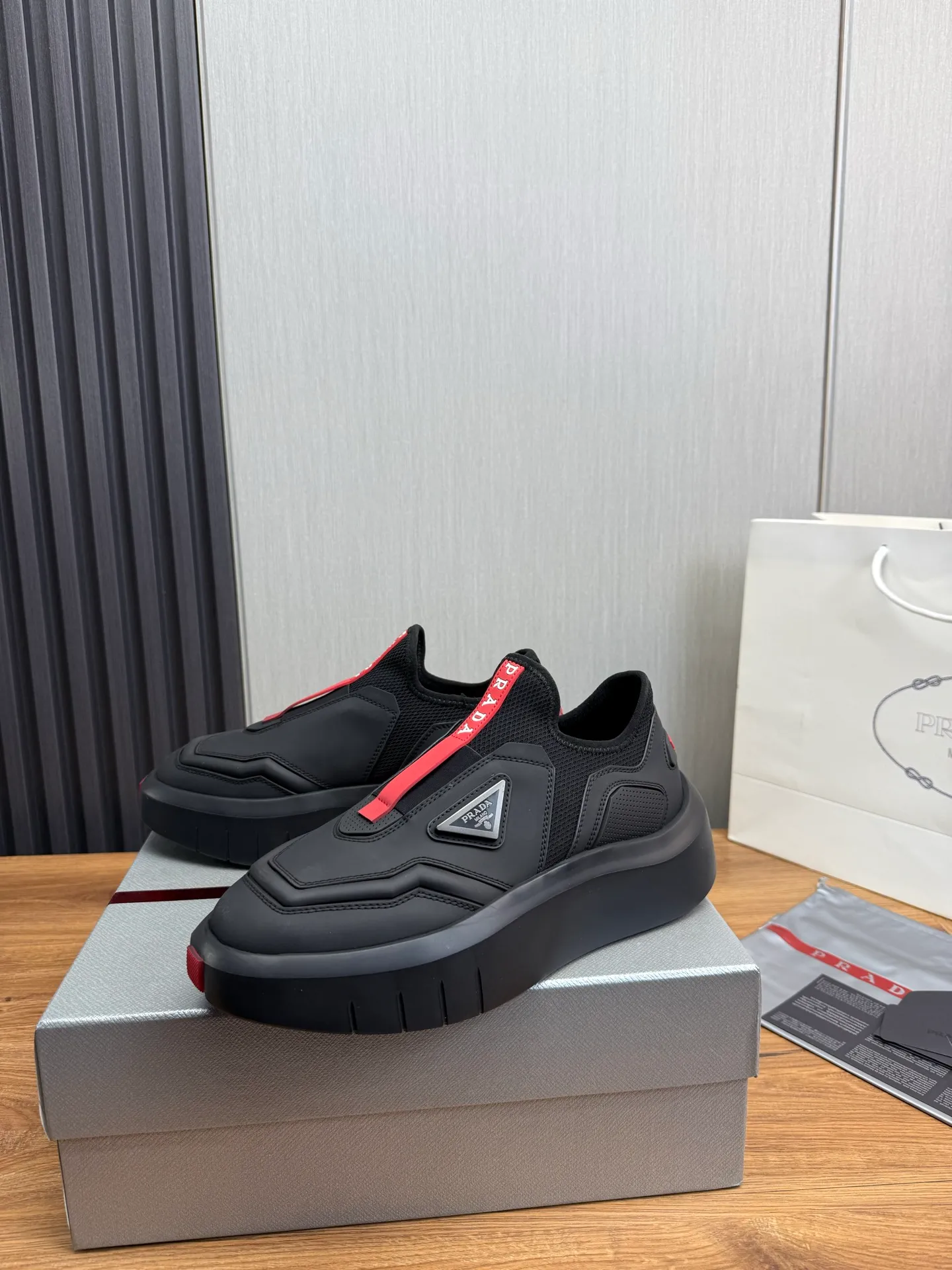 Men's shoes 💰620💰 [PRADA] Autumn and winter hot men's shoes are shipped 👏Official website synchronized ⬆️Original fly-woven cowhide fabric + cowhide lining, 1⃣️:1⃣️reproduction, original sole, 38-45 (45. Customized, non-refundable)